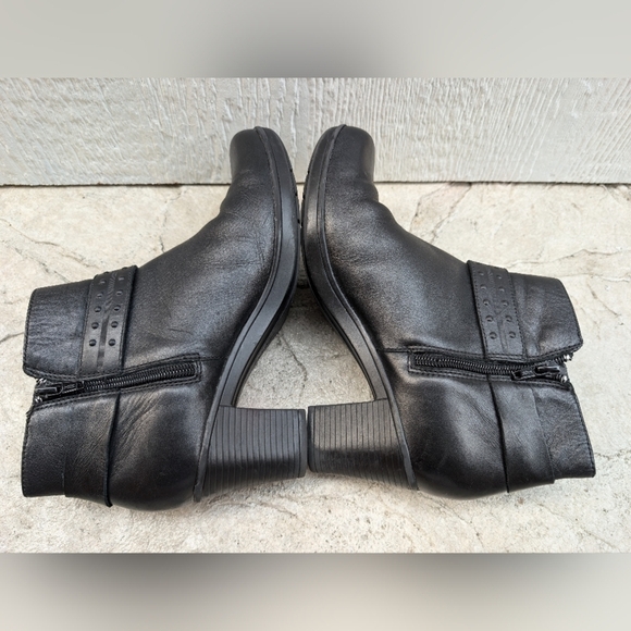 Clarks Bendables Dream Belle Leather Ankle Booties Black 37595 Women's Size 8.5 - Picture 5 of 8